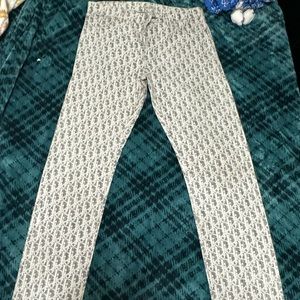 DIOR MEN Oblique Pants
Neutrals
Printed
Slit Pockets
Zip & Button Closure